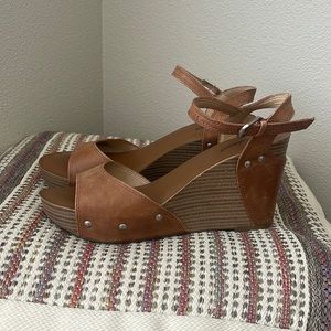 Lucky brand wedge sandals